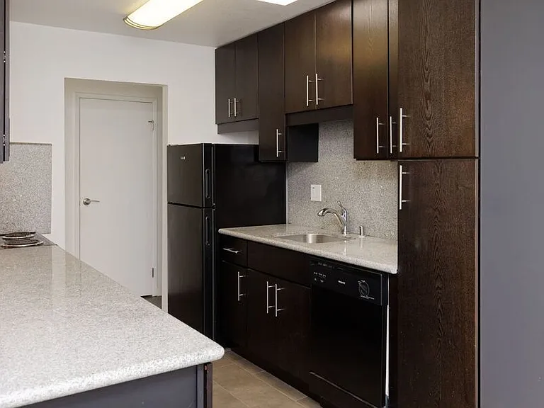 290 Lee Street — Photo 30