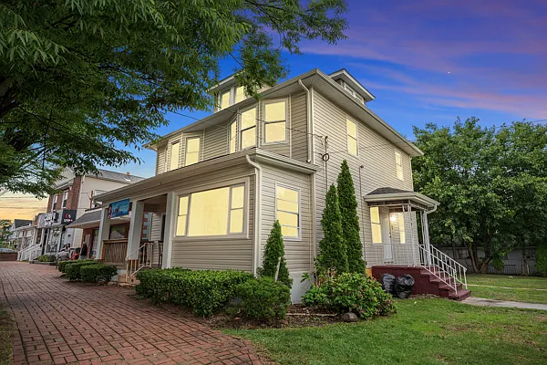 1918 Greenwood Ave #2 — Photo 3