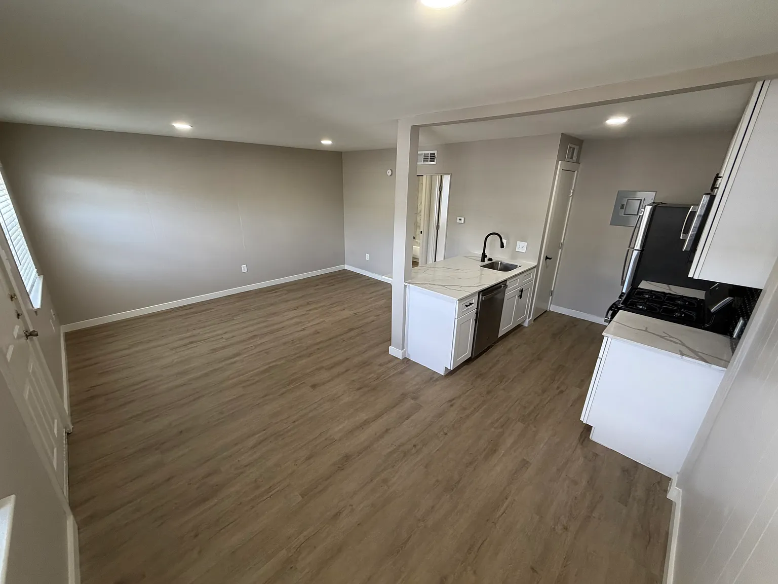 1 bed, 565 sqft, $1,195 — Photo 4