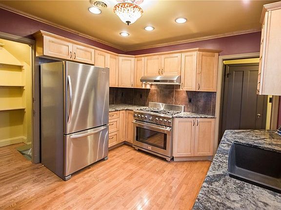 3rd image of 1192 W Clifton Blvd