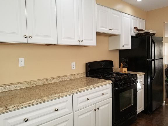 5th image of 1121 Iroquois Ave