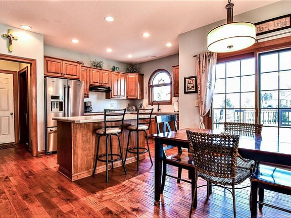 5th image of 2977 Montclair Ave