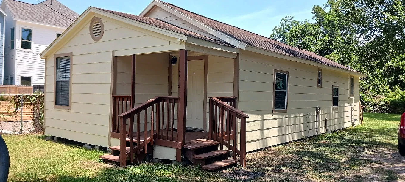 3 bed, 1.5 bath, $1,500 — Photo 1