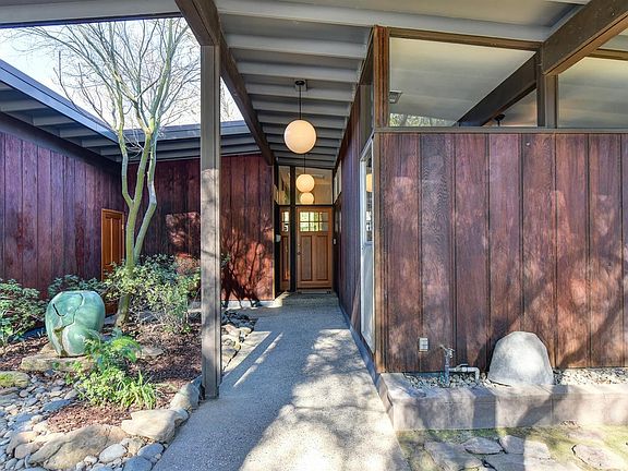 3rd image of 4235 Stowe Way
