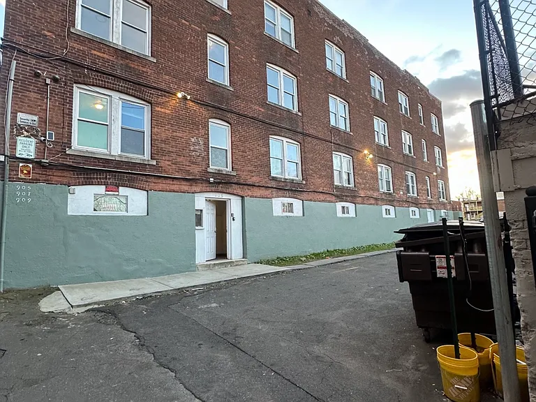 905 Park St #B2 — Photo 25