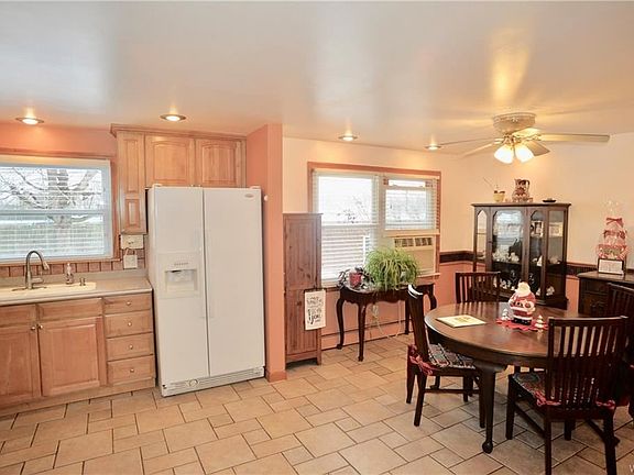 5th image of 245 Willow Green Dr