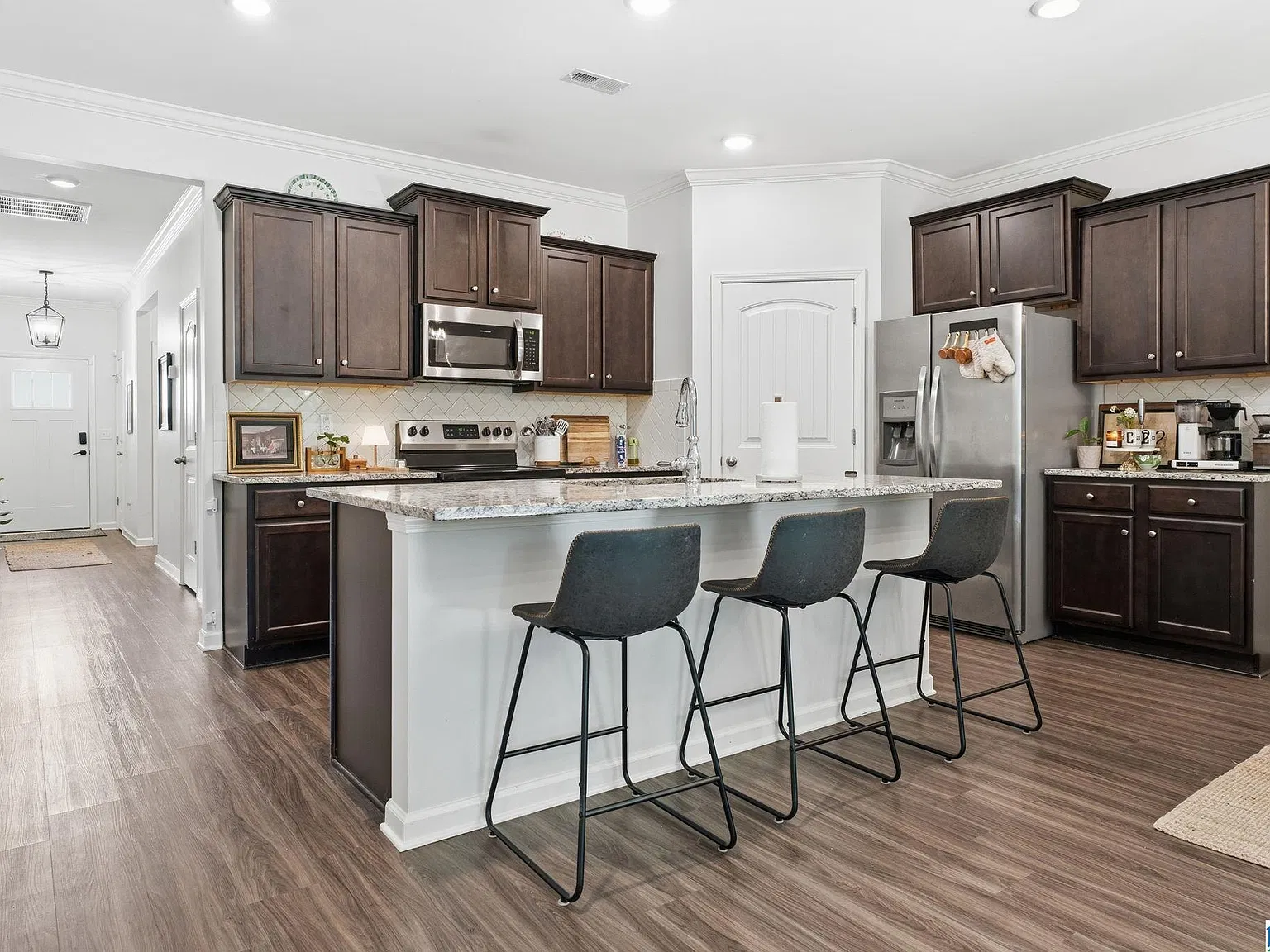 4 bed, 2.0 bath, $2,500 — Photo 2