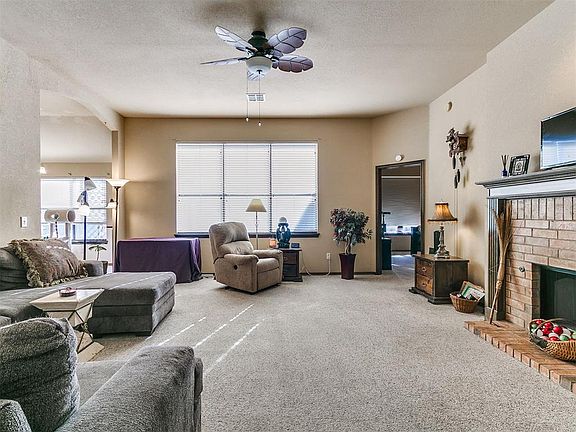 5th image of 10648 NW 35th St