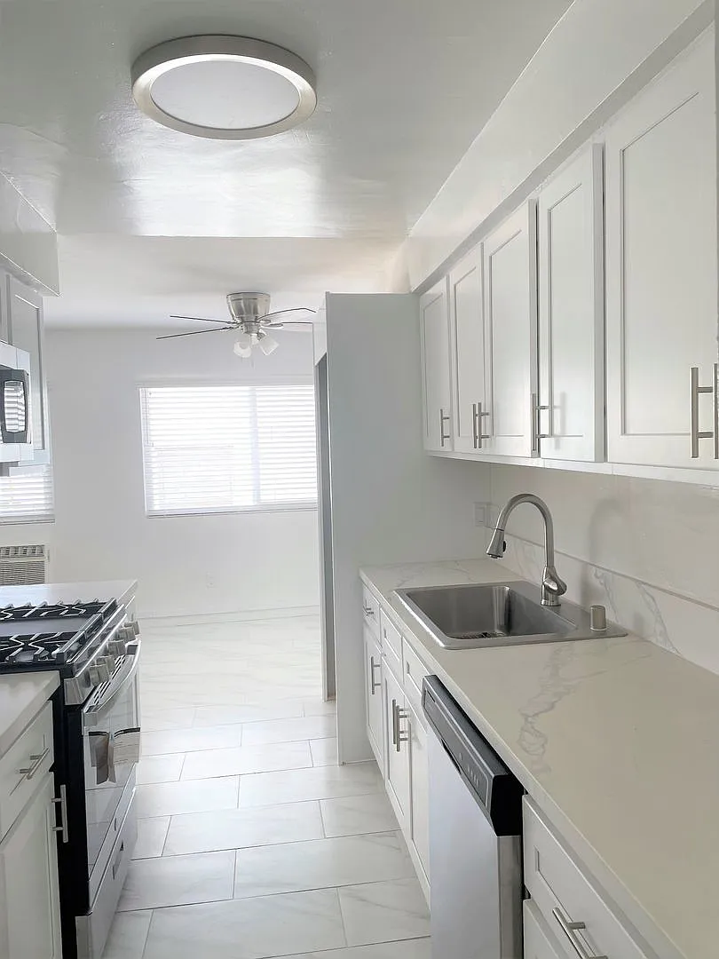 817 S. St. Andrews Pl — Photo 4