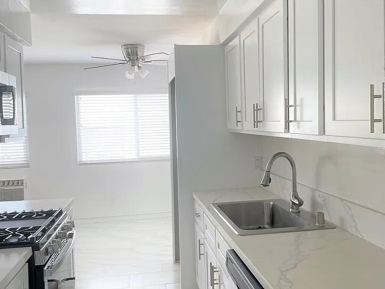 817 S. St. Andrews Pl — Photo 4