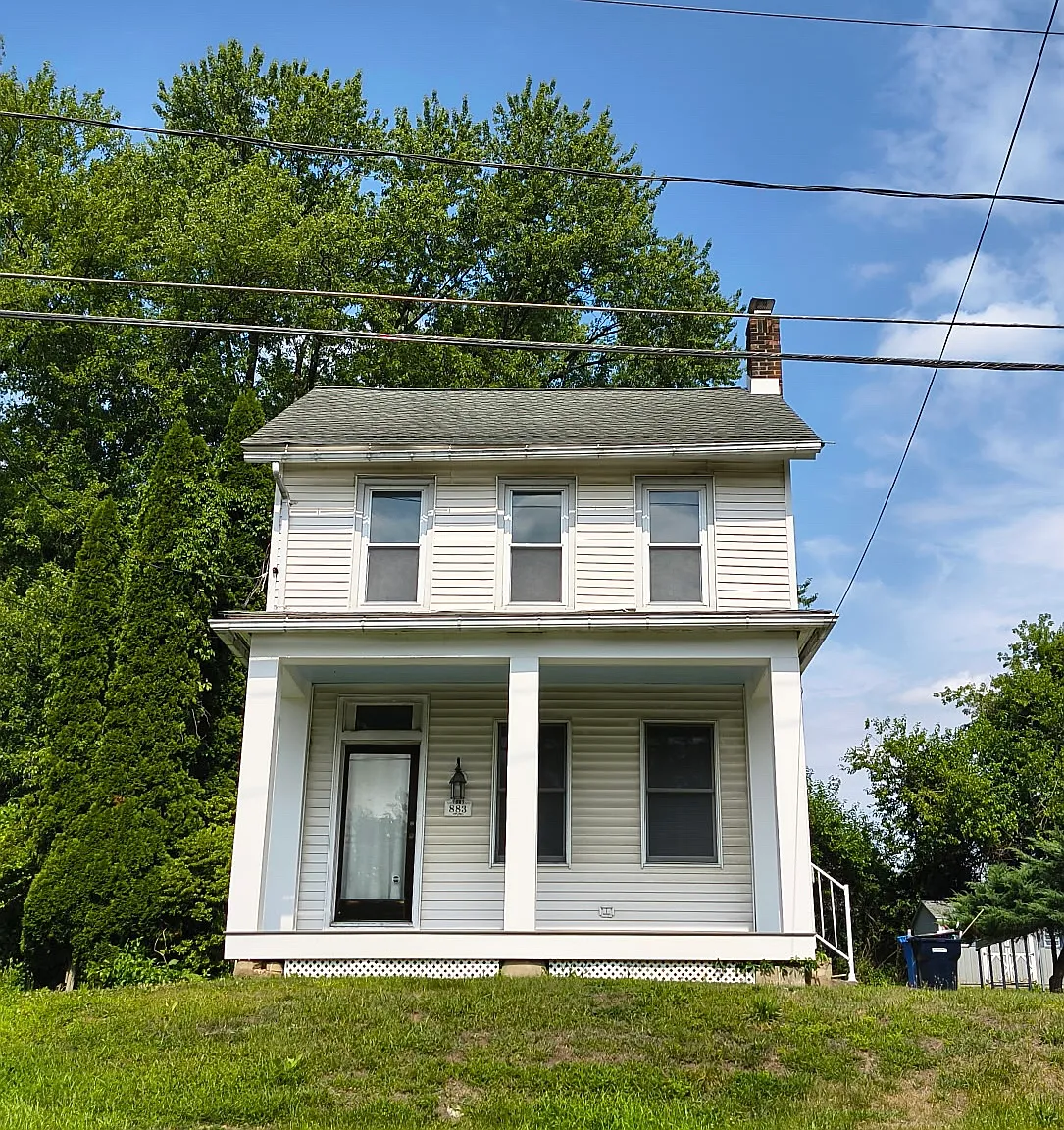 3 bed, 1780 sqft, $2,400 — Photo 1