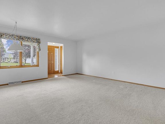 4th image of 519 Sarah DRIVE