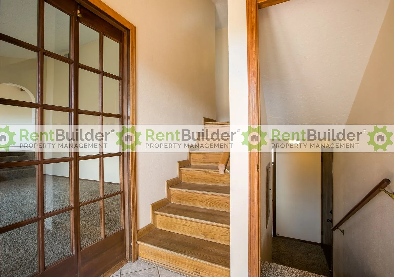 3 bed, 2.5 bath, 2300 sqft, $2,695 — Photo 2