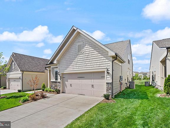 3rd image of 6248 Zinnia Ln