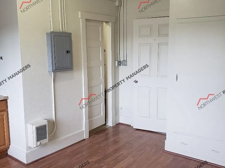 914 N Tower Ave — Photo 7