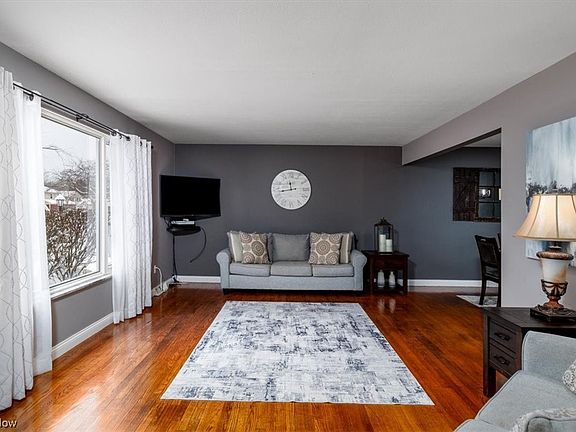 4th image of 6368 Surrey Dr