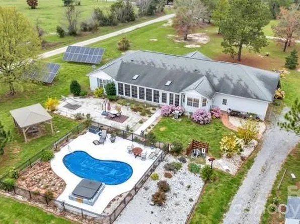 1035 McMillan Rd, Cheraw, SC 29520