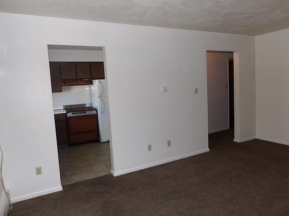 5th image of 970 Patricia Dr APT 4