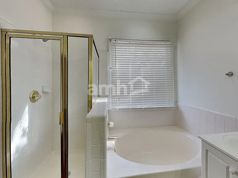 8005 Red Oaks Trl — Photo 14