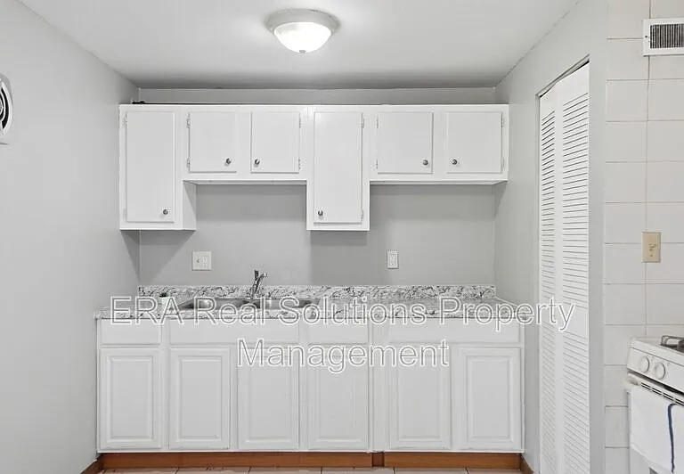 881 Kingsford Rd #A — Photo 9