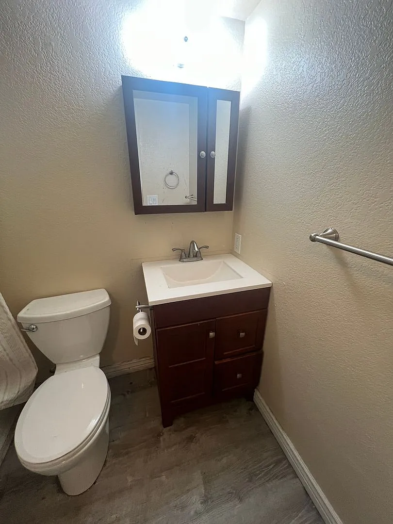 Rent Reduced Super Cute 2 Bed/2 Bath Next To Nau! Laundry In Unit! — Photo 4