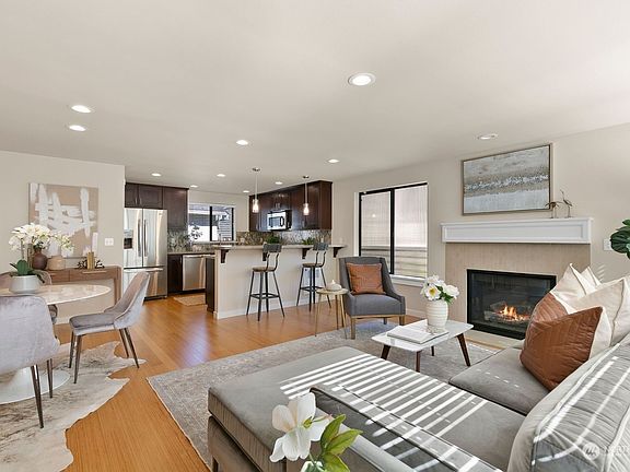 2nd image of 2040 Eastlake Avenue E