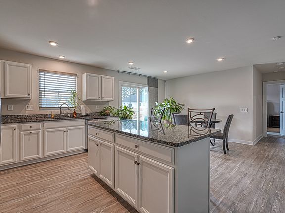 3rd image of 914 Riverland Woods Trl