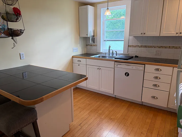 40 Emerson St — Photo 5