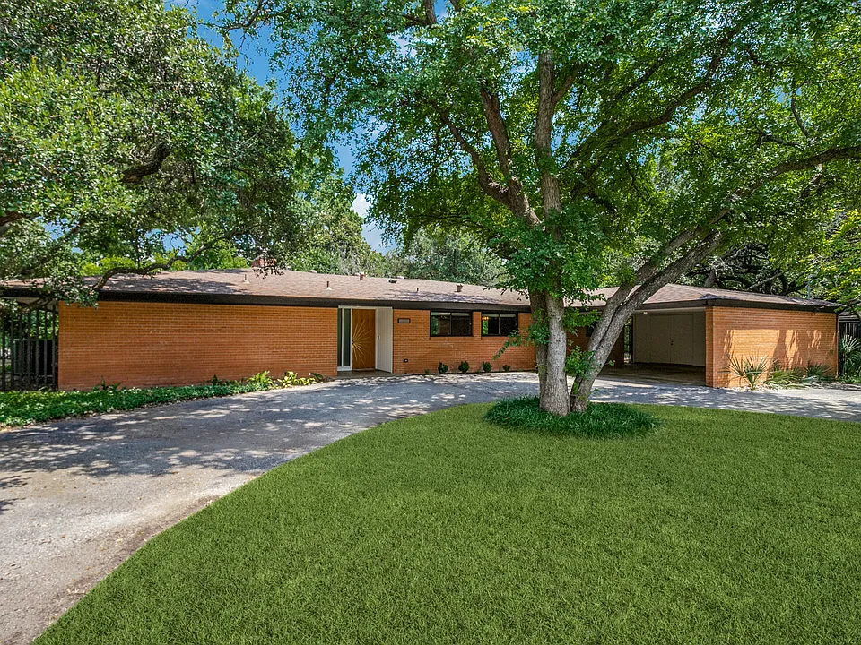 Royal Springs Dr