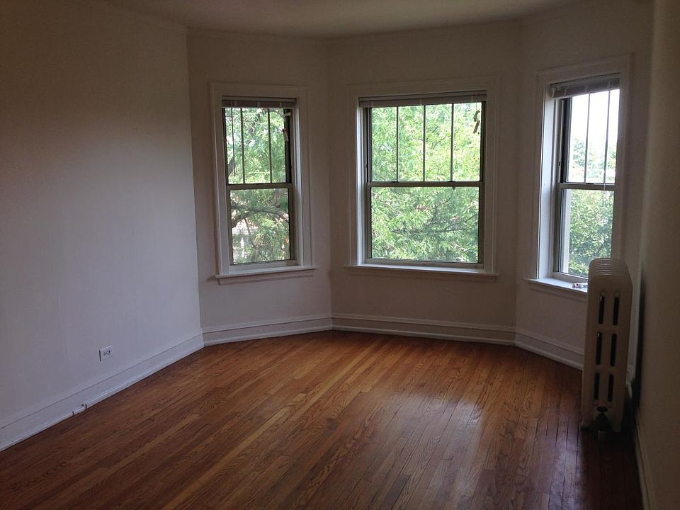 1st image of 820 S Austin Blvd #2