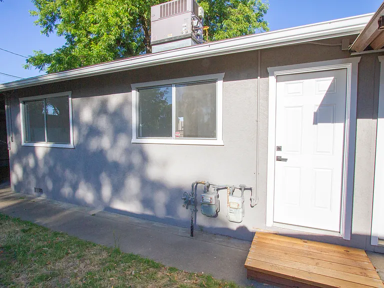 1434 Fordham Ave #2 — Photo 11