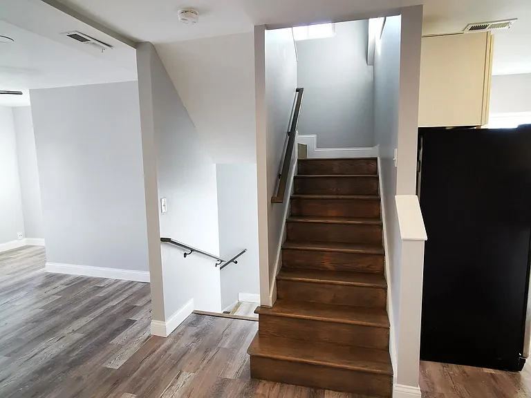 1588 Franklin Ave — Photo 10