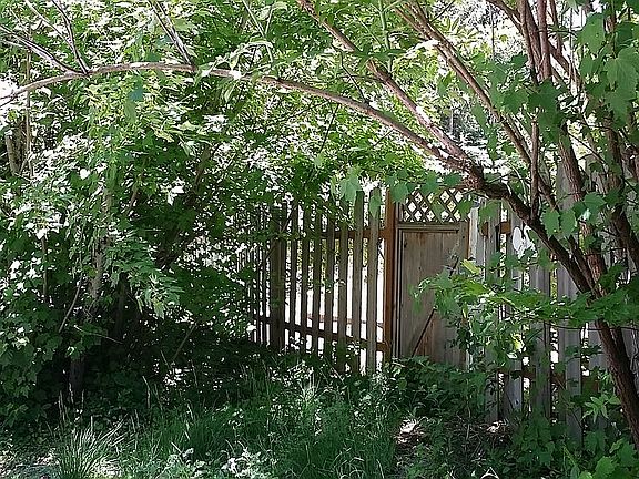 3rd image of 980 Pine Glen Dr