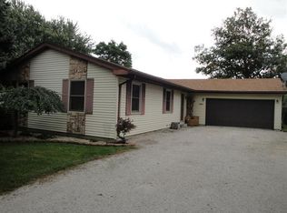 1083 Shorewood Dr, Fremont, OH 43420