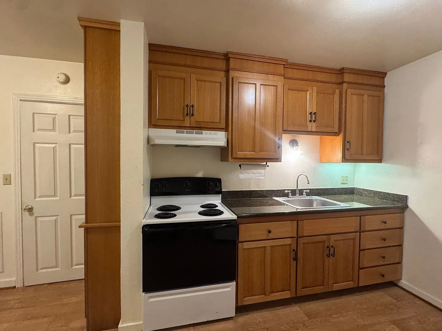 560 G ST — Photo 3