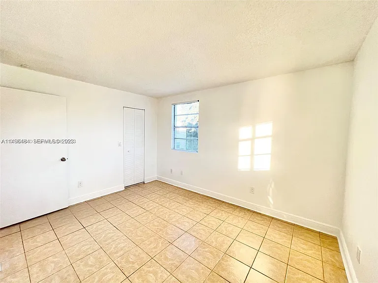 1227 SW 46th Ave #304 — Photo 8