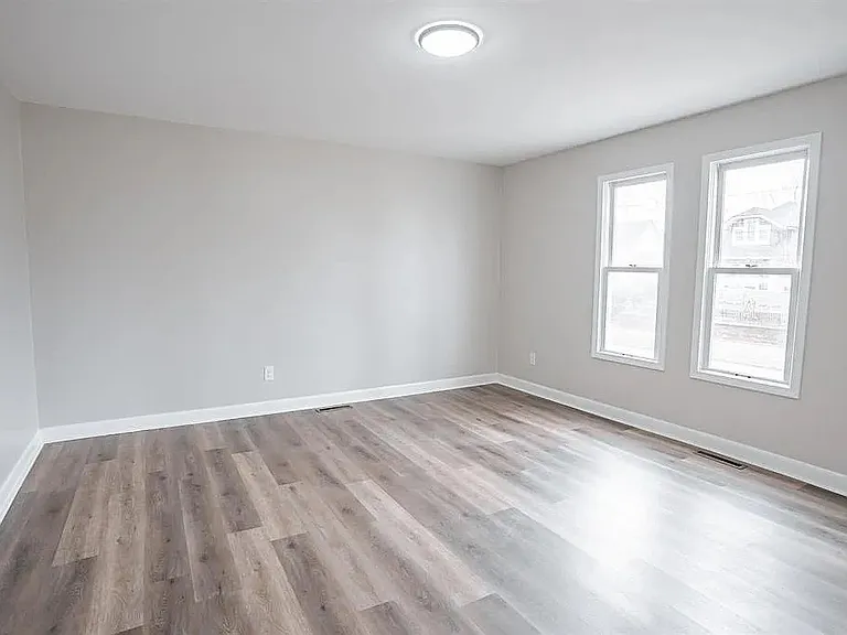 621 Clay St — Photo 9