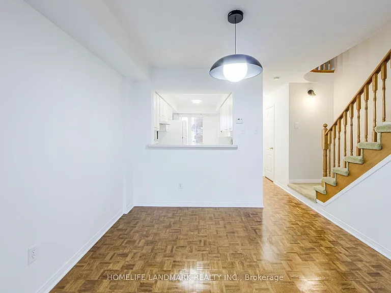 25 Warner Ave — Photo 3