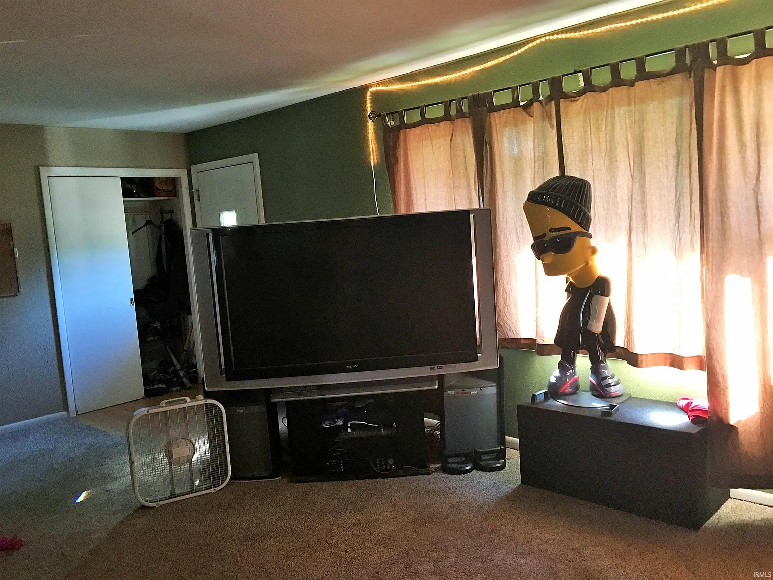 5 bed, 2.0 bath, 2000 sqft, $2,175 — Photo 3