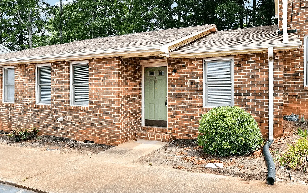 Wethington Place, 2 Bedroom 1.5 Bath — Photo 1