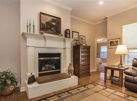 4th image of 1704 Valley Brook Ln