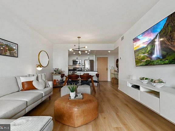 5th image of 4808 Moorland Ln APT 813