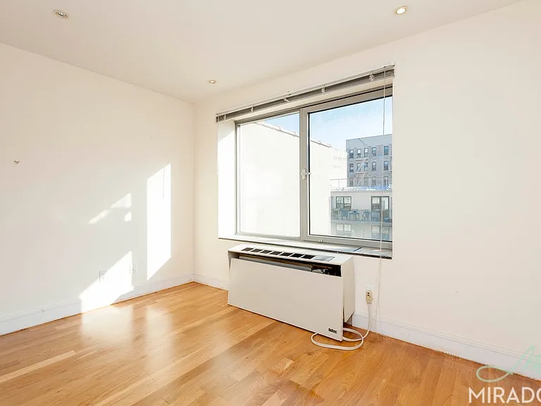 636 E 11th St #6F — Photo 5