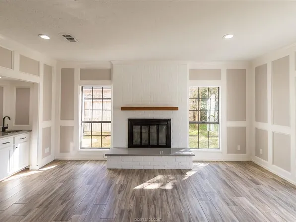 203 Fireside Cir, College Station, TX 77840