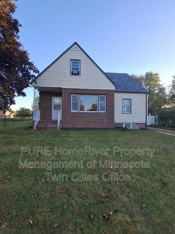 3 bed, 1.0 bath, 1100 sqft, $1,999 — Photo 1