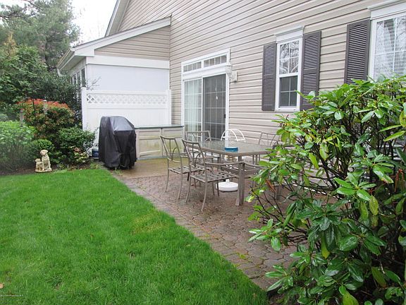 3rd image of 117 Greenlawns Dr