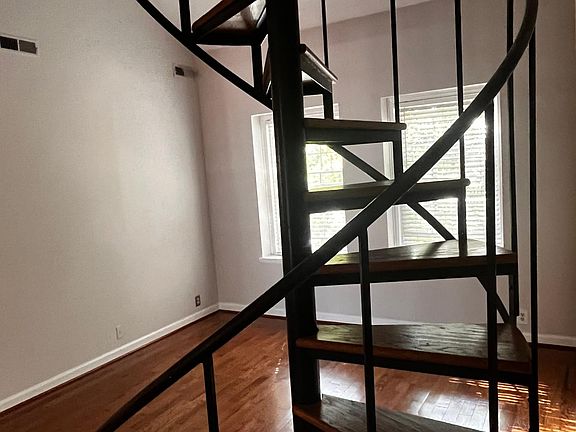 2nd image of 3004 S Columbus St APT C2