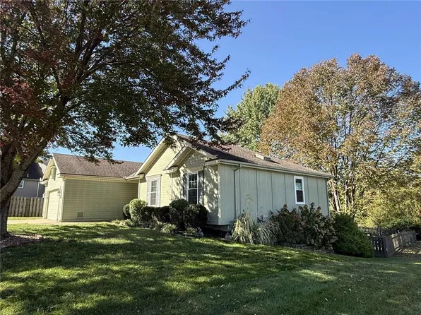 5516 NE Sunshine Dr, Lees Summit, MO 64064