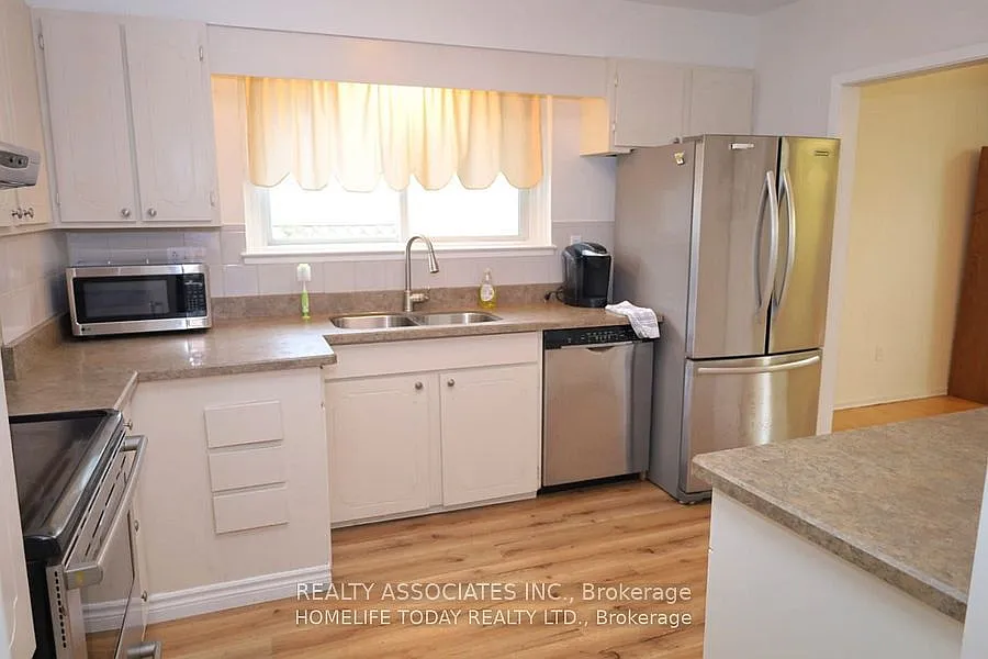 3 bed, $2,400 — Photo 4