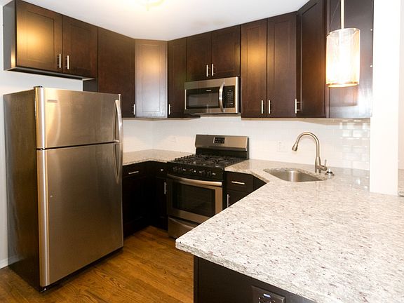 2nd image of 1645 W 17th St #Igch1